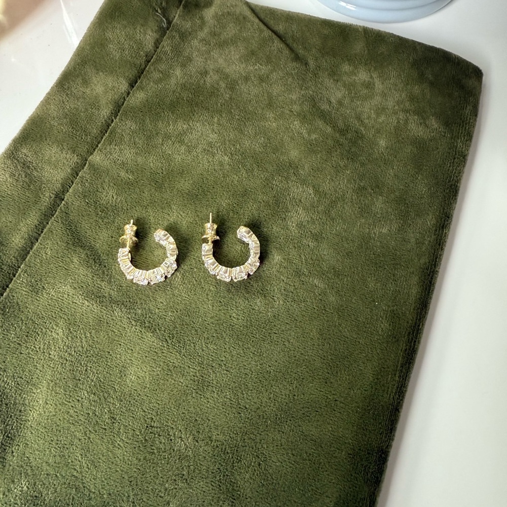 Melinda Maria earrings "Oh She Fancy" Hoops
.75"